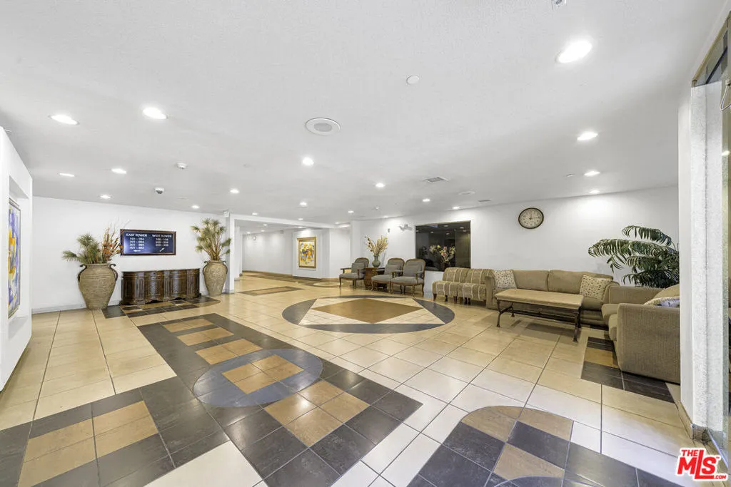 4100 Wilshire Boulevard 303, Los Angeles, California 90010 home-pic-33