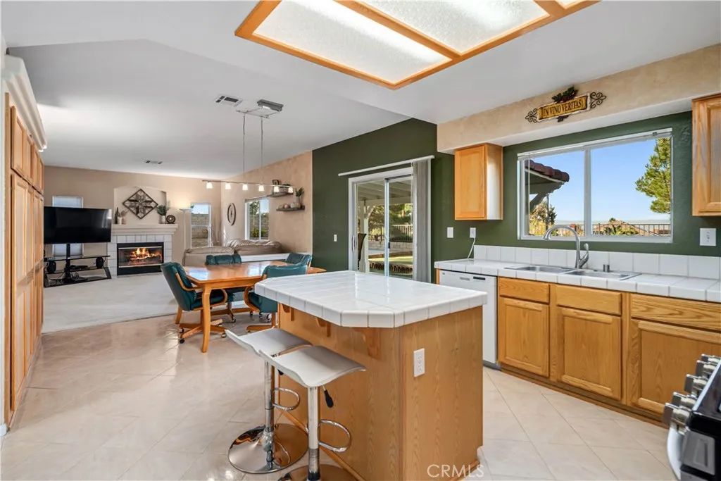 7273 Ojai Drive, Palmdale, California 93551 home-pic-4