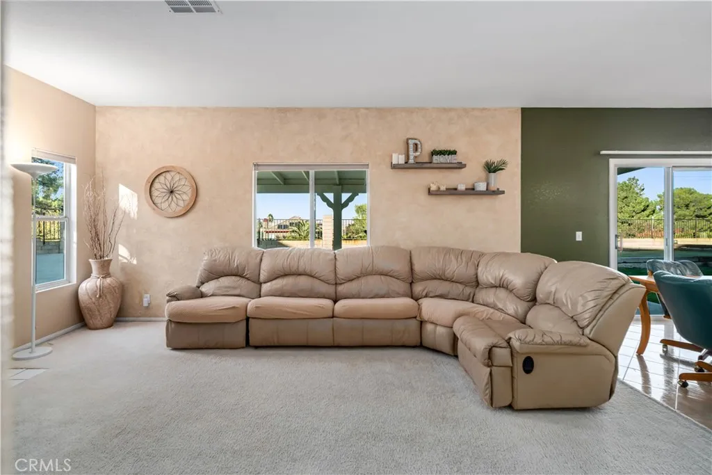 7273 Ojai Drive, Palmdale, California 93551 home-pic-21