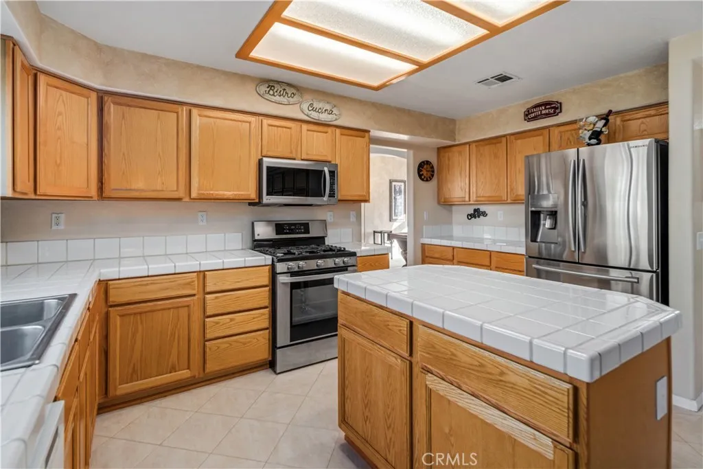 7273 Ojai Drive, Palmdale, California 93551 home-pic-16