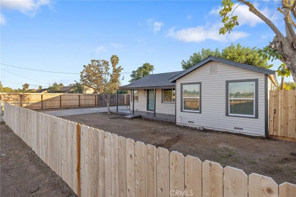 4722 E Florence Avenue, Fresno, California 93725 home-pic-1