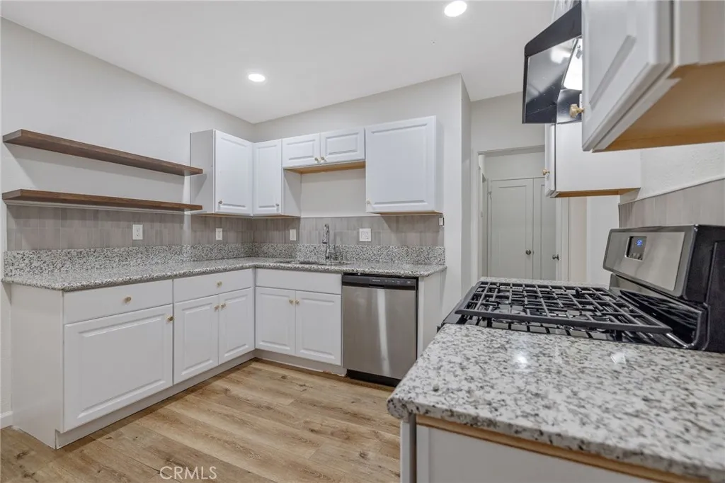 1138 W Lansing Way, Fresno, California 93705 home-pic-11