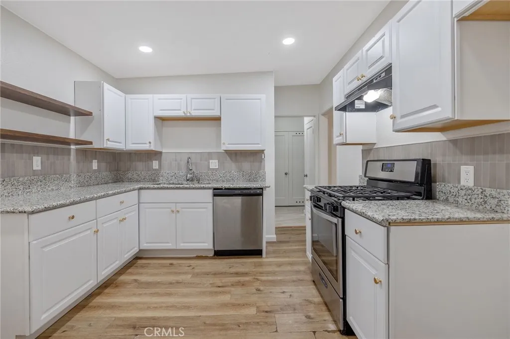 1138 W Lansing Way, Fresno, California 93705 home-pic-10