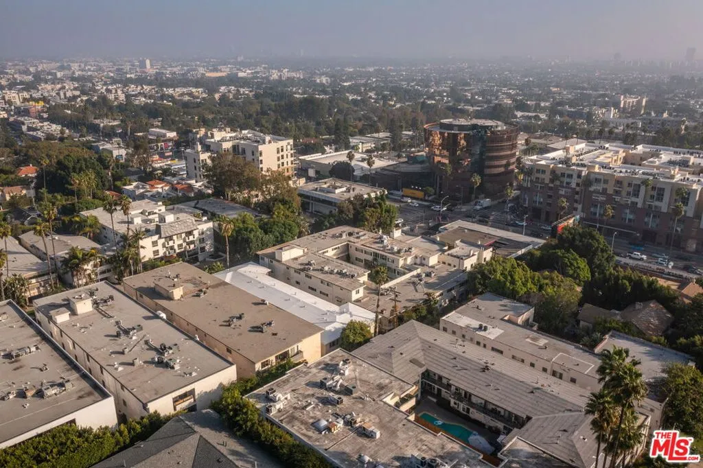 1525 N Hayworth Avenue 302, Los Angeles, California 90046 home-pic-58