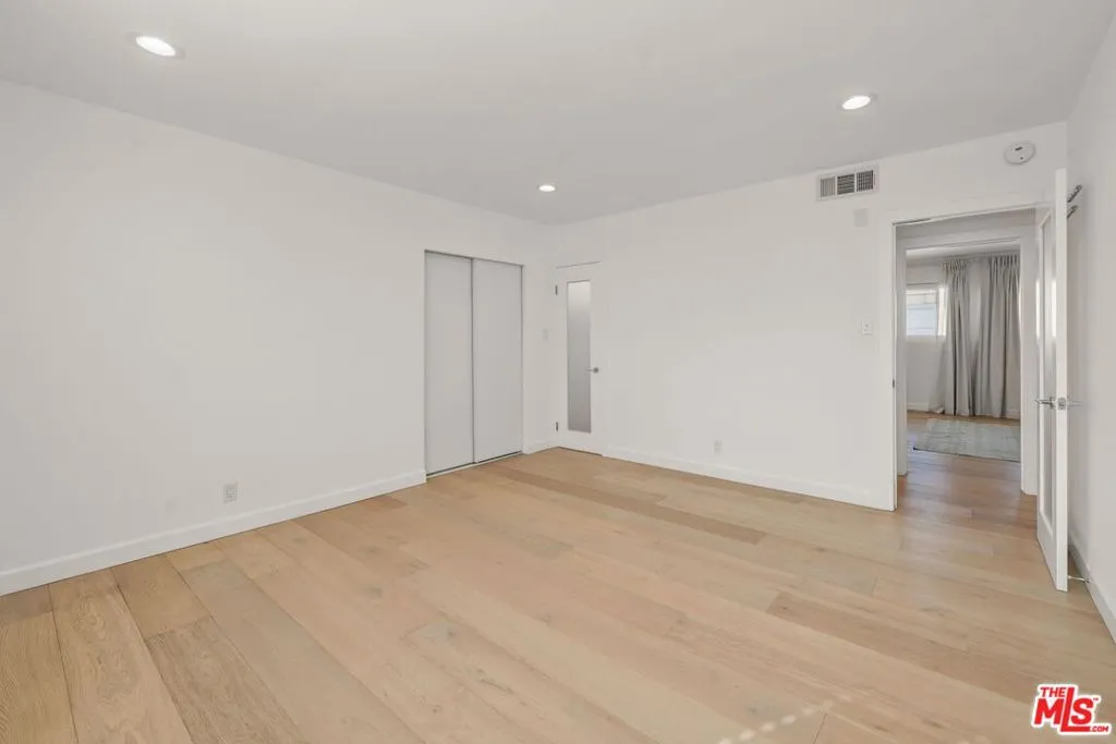 1525 N Hayworth Avenue 302, Los Angeles, California 90046 home-pic-43