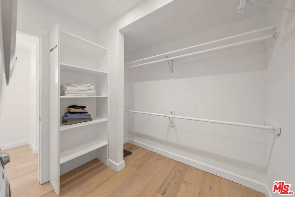 1525 N Hayworth Avenue 302, Los Angeles, California 90046 home-pic-31