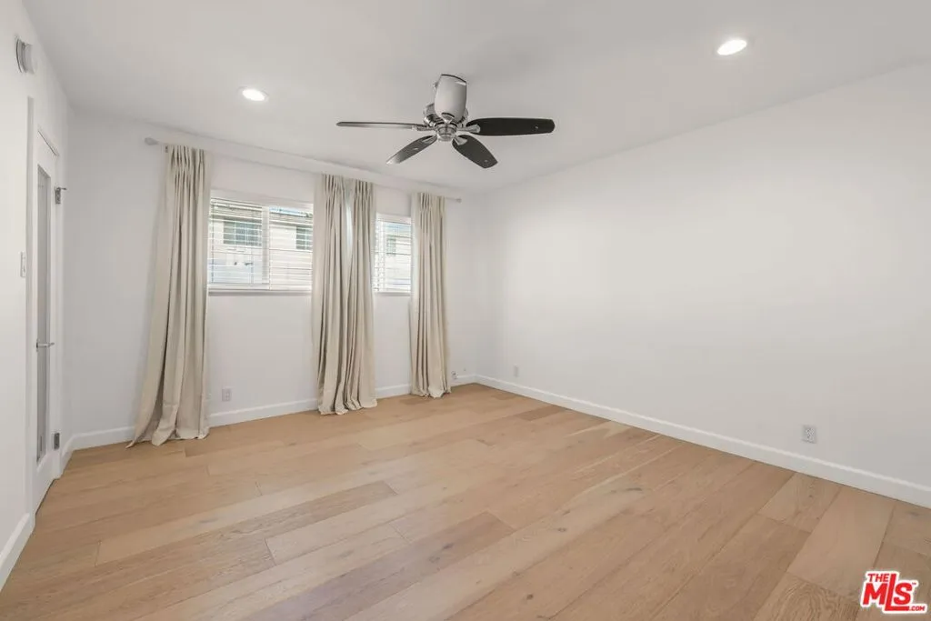 1525 N Hayworth Avenue 302, Los Angeles, California 90046 home-pic-33