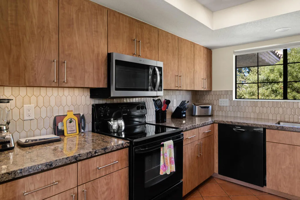 2001 E Camino Parocela G42, Palm Springs, California 92264 home-pic-6