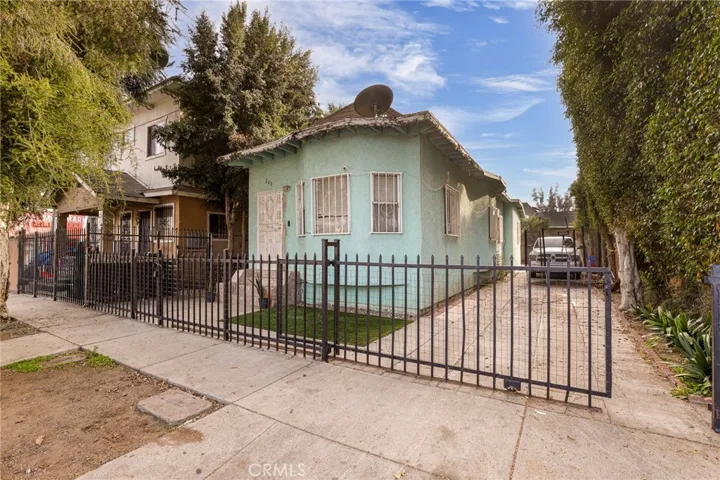 240 E 56th Street, Los Angeles, California 90011