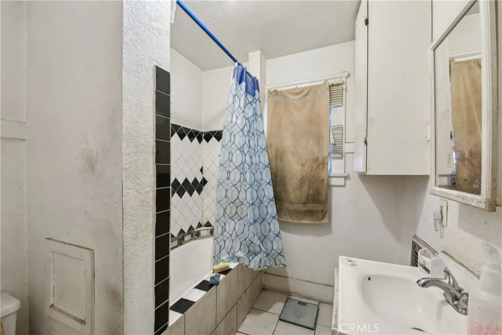 231 W 88th Street, Los Angeles, California 90003 home-pic-8