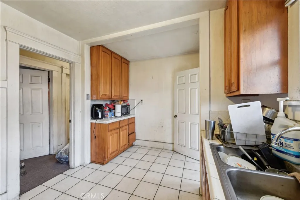 231 W 88th Street, Los Angeles, California 90003 home-pic-4