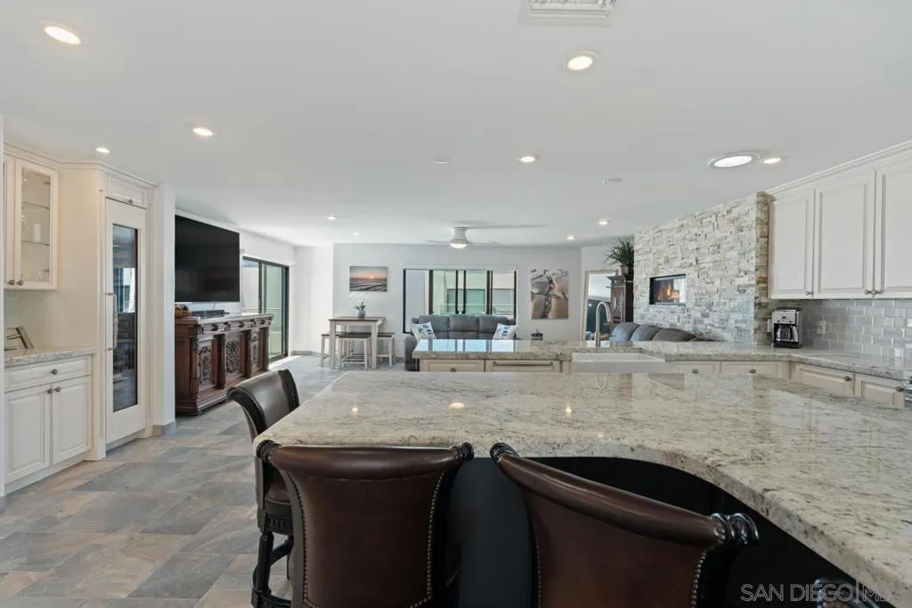 100 Coast 405, La Jolla, California 92037 home-pic-6