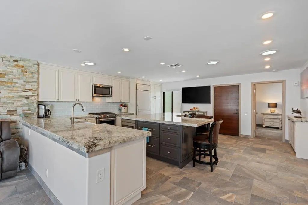 100 Coast 405, La Jolla, California 92037 home-pic-12
