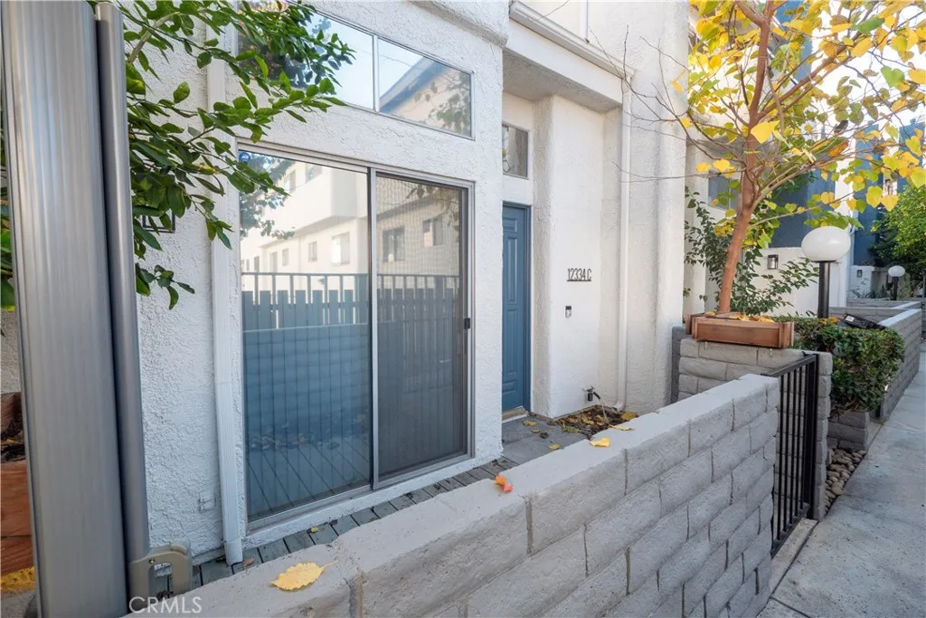 12334 Chandler, Valley Village, California 91607 home-pic-6