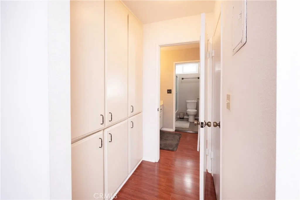 12334 Chandler, Valley Village, California 91607 home-pic-25