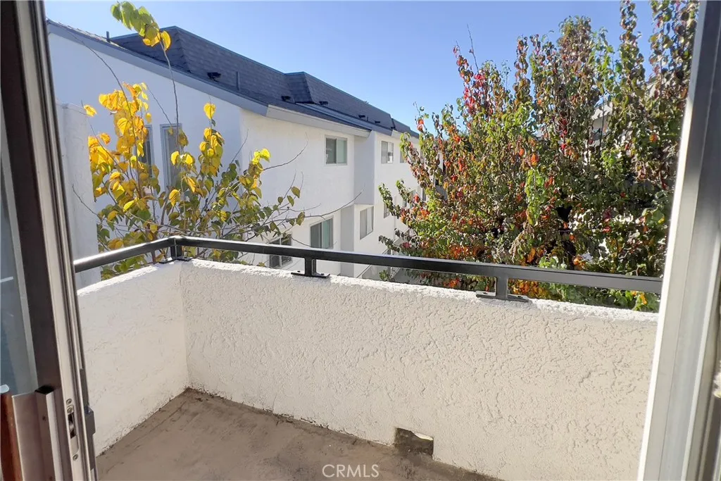 12334 Chandler, Valley Village, California 91607 home-pic-37