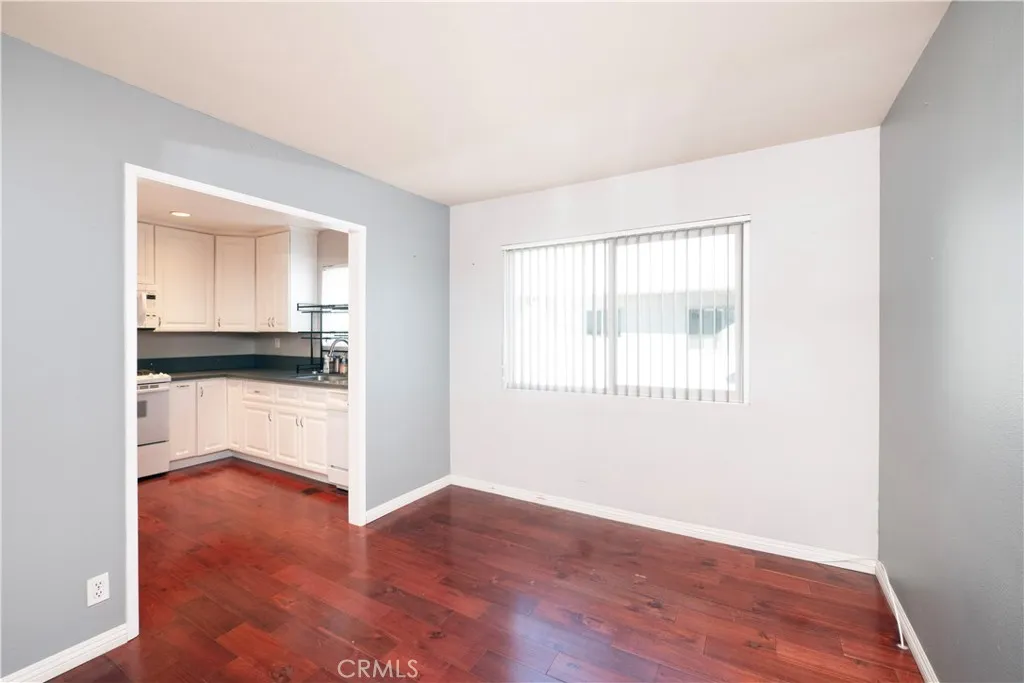 12334 Chandler, Valley Village, California 91607 home-pic-18