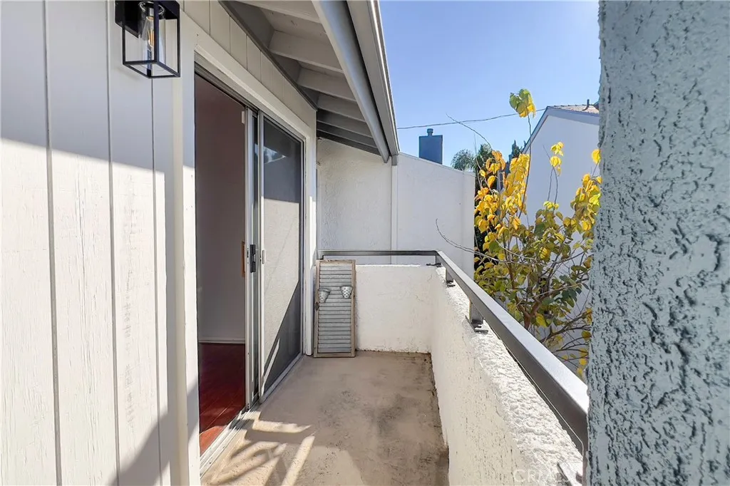 12334 Chandler, Valley Village, California 91607 home-pic-38