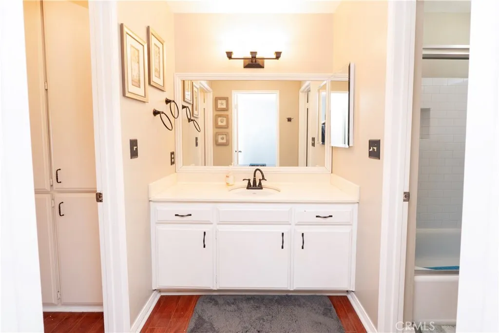 12334 Chandler, Valley Village, California 91607 home-pic-27