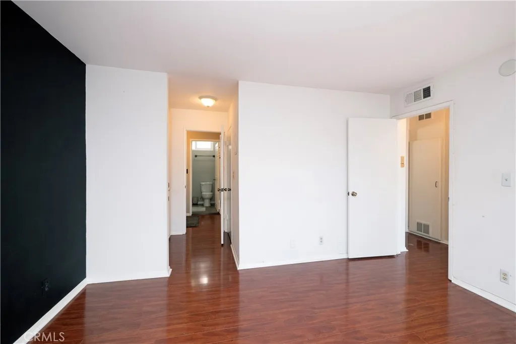 12334 Chandler, Valley Village, California 91607 home-pic-24