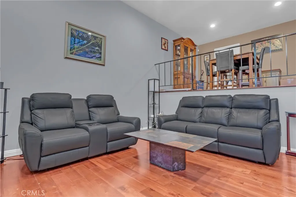 12334 Chandler, Valley Village, California 91607 home-pic-4