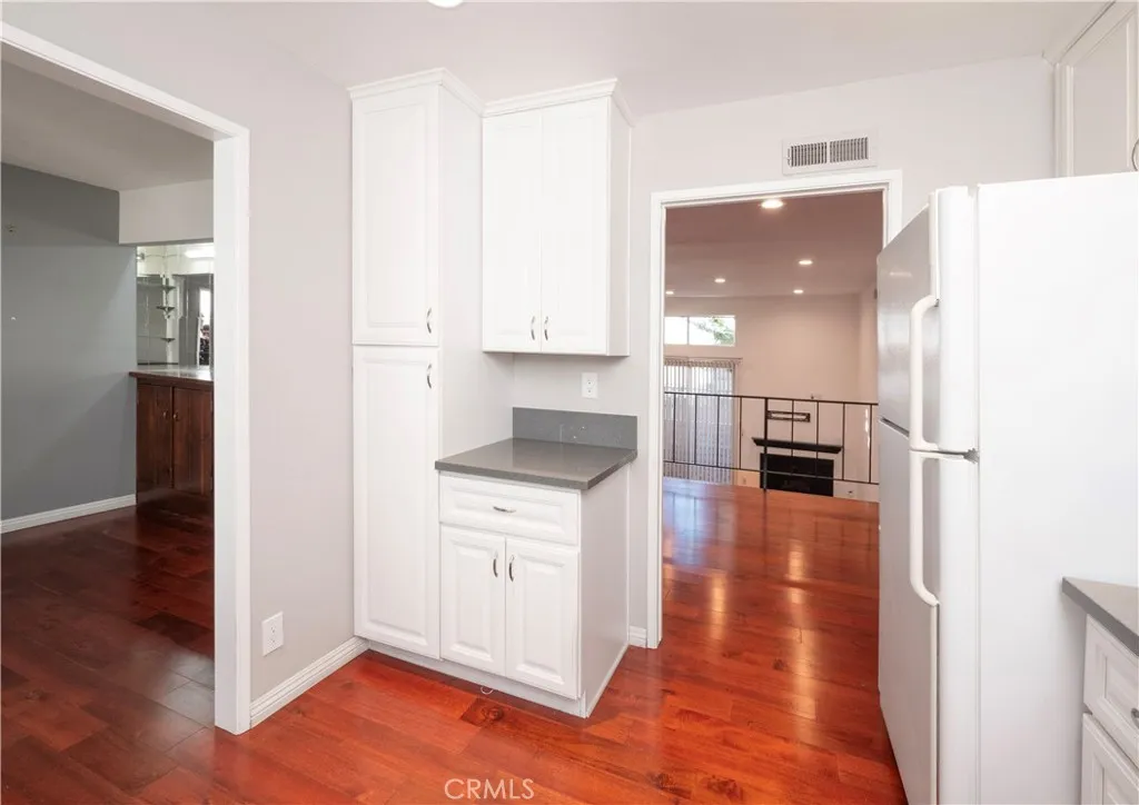 12334 Chandler, Valley Village, California 91607 home-pic-16