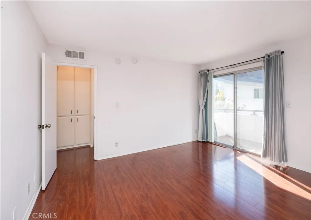 12334 Chandler, Valley Village, California 91607 home-pic-23