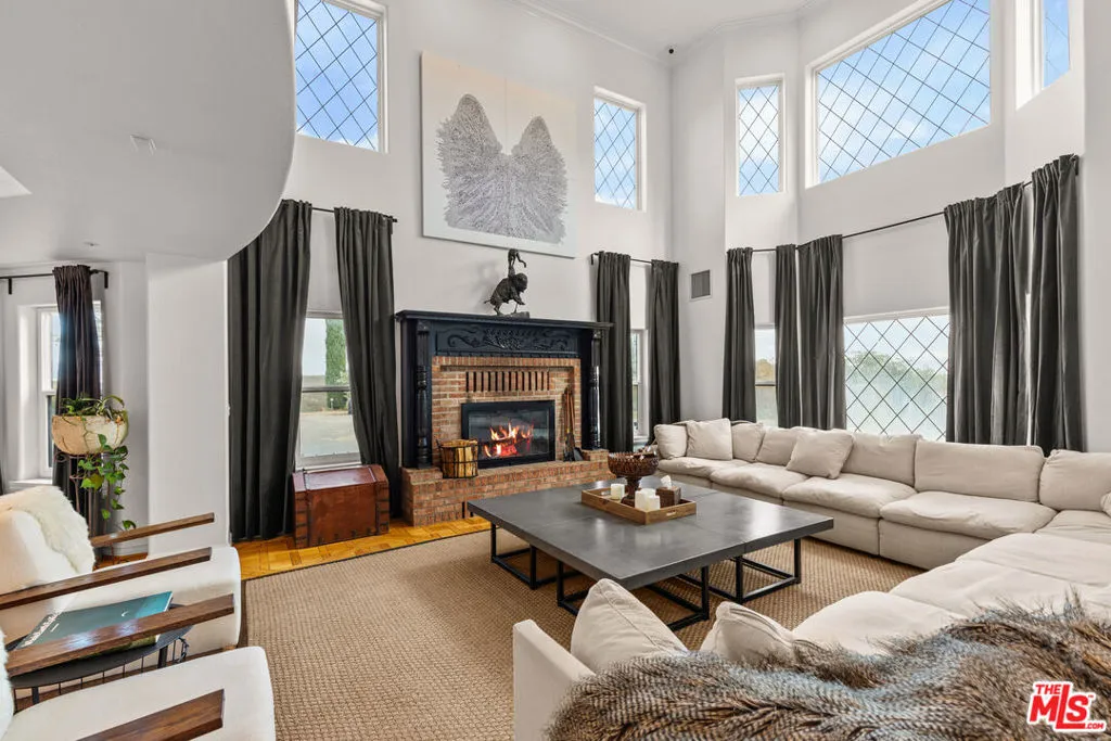 28765 Pine Canyon Road, Lake Hughes, California 93532 home-pic-18