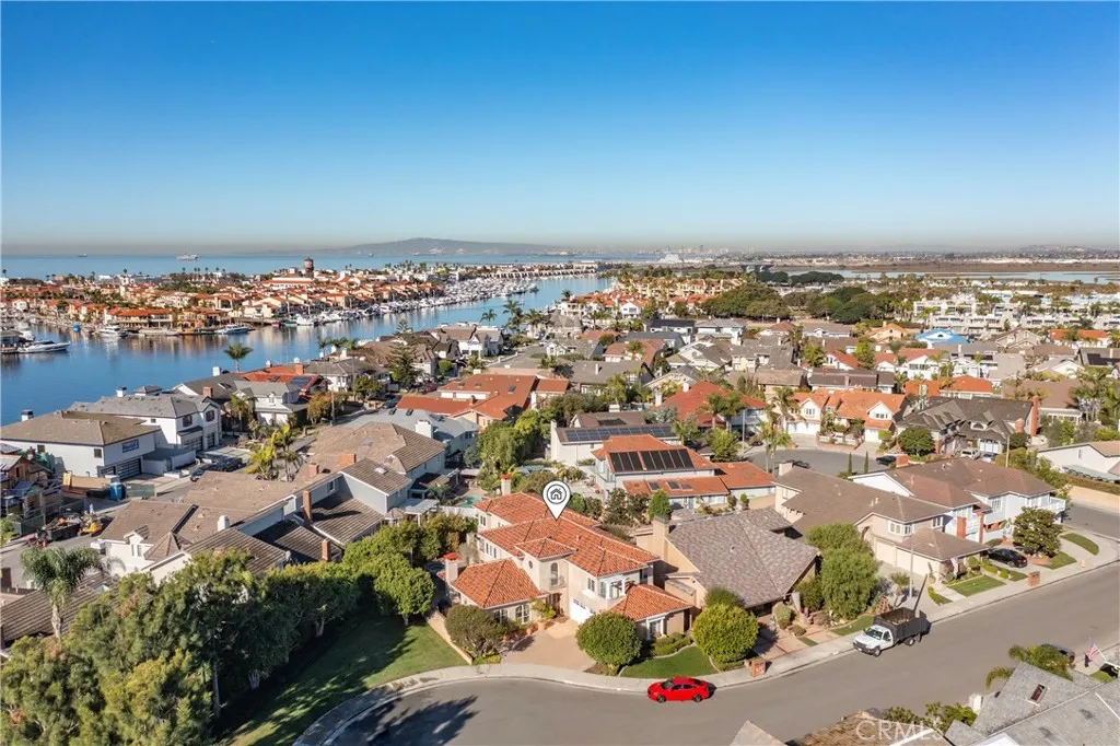 16351 Spartan Circle, Huntington Beach, California 92649 home-pic-4