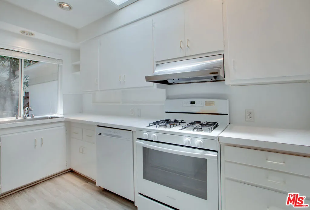 10321 Chrysanthemum Lane, Los Angeles, California 90077 home-pic-10