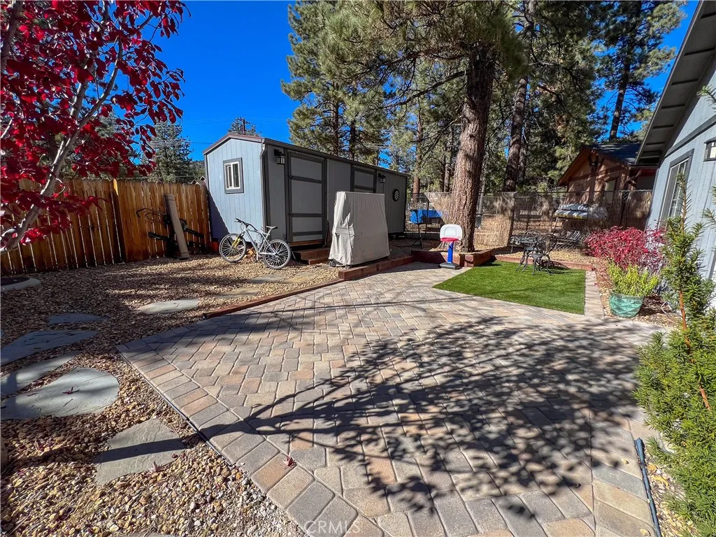 1053 Sierra Avenue, Big Bear City, California 92314 home-pic-25