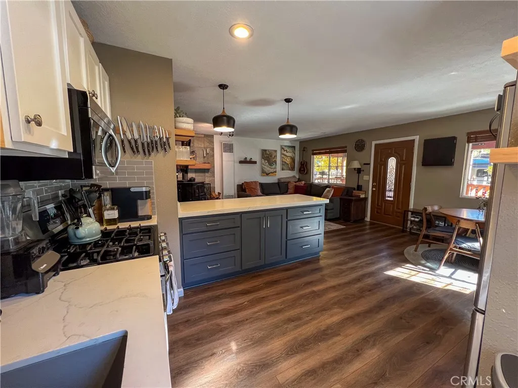 1053 Sierra Avenue, Big Bear City, California 92314 home-pic-9