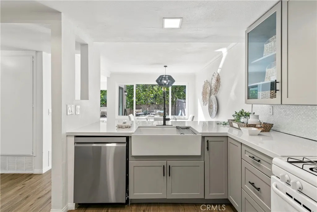 150 S Stonebrook Drive 2, Orange, California 92869 home-pic-8