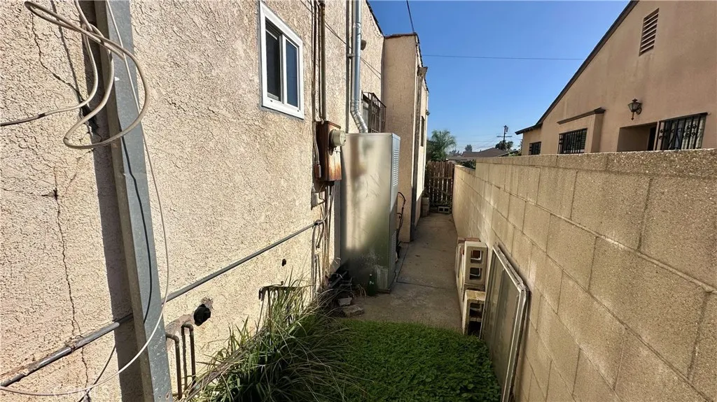 407 S Vancouver Avenue, Los Angeles, California 90022 home-pic-22