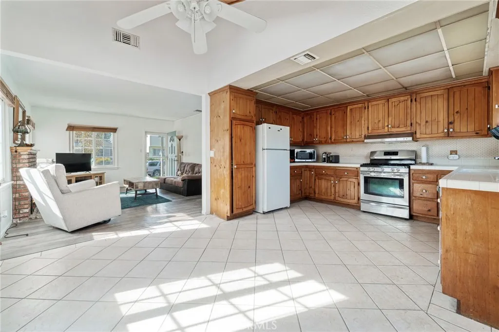 1710 N Evergreen Street, Burbank, California 91505 home-pic-8