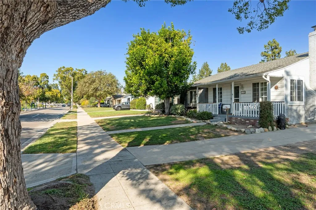 1710 N Evergreen Street, Burbank, California 91505 home-pic-1