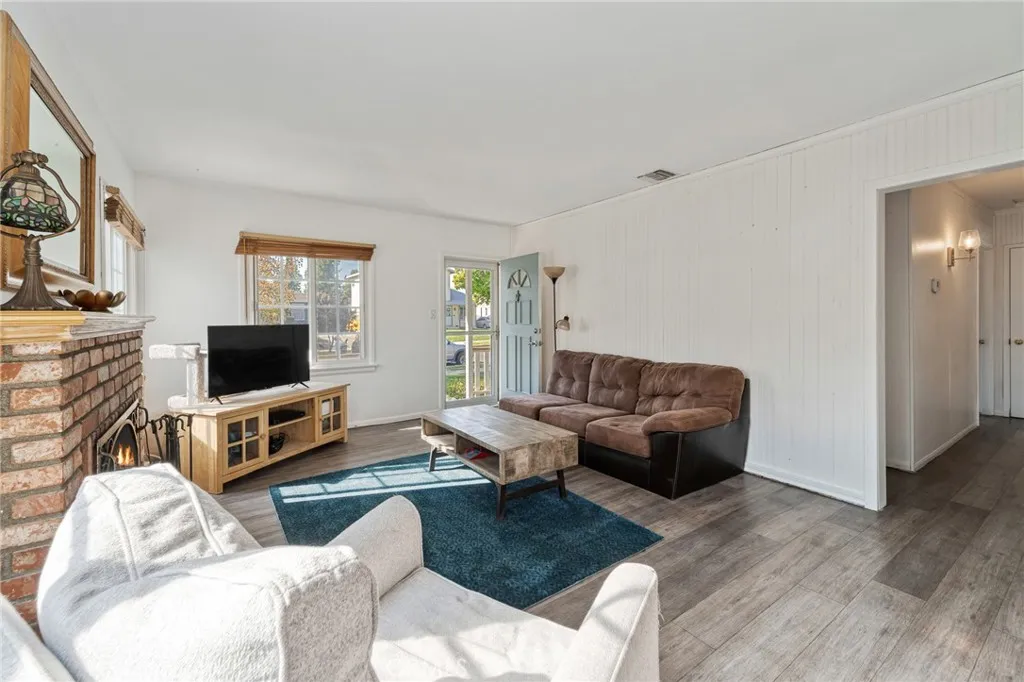 1710 N Evergreen Street, Burbank, California 91505 home-pic-4