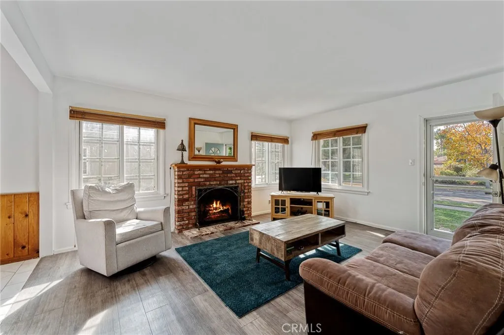 1710 N Evergreen Street, Burbank, California 91505 home-pic-2