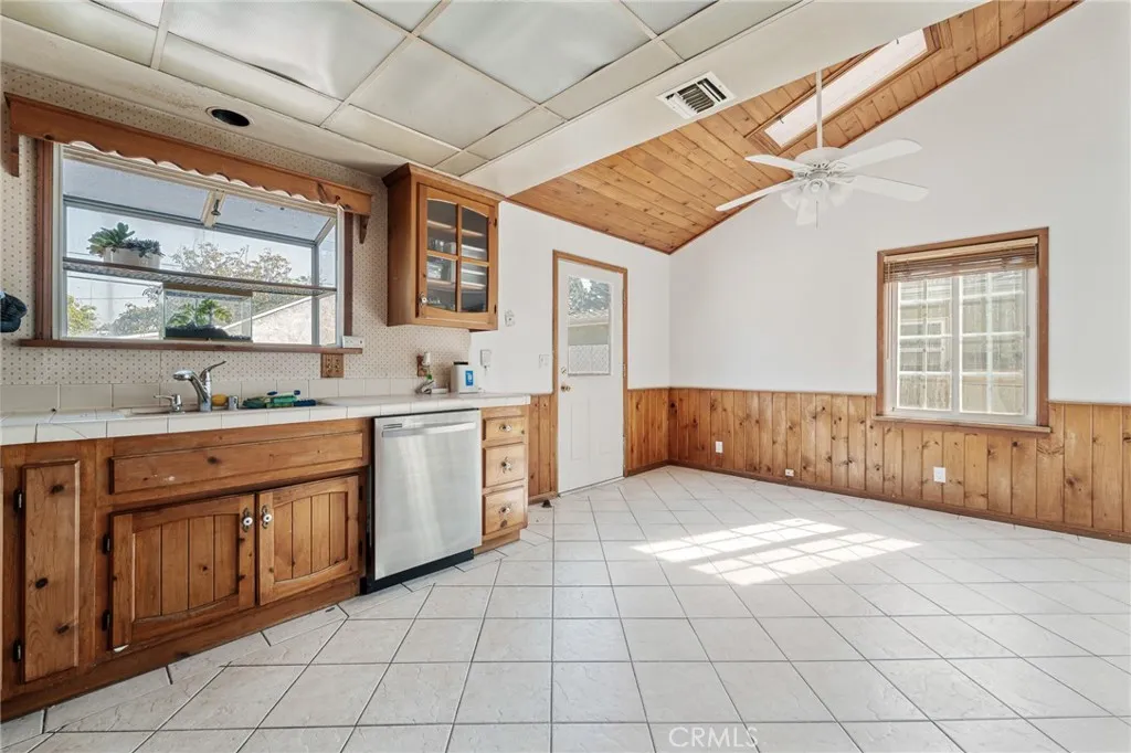 1710 N Evergreen Street, Burbank, California 91505 home-pic-11