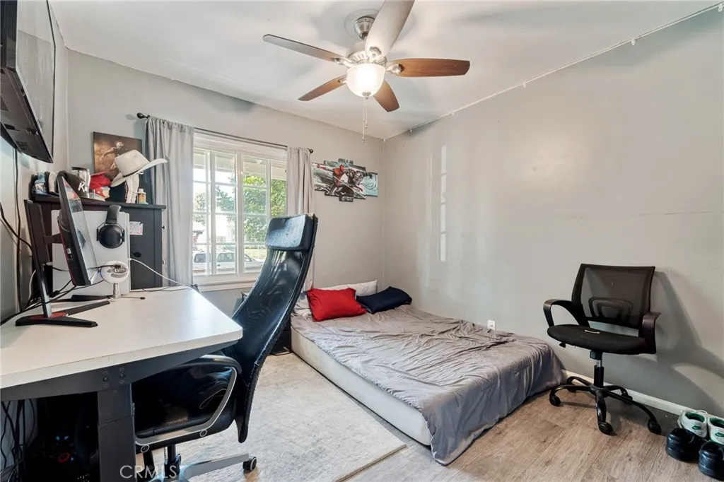 1710 N Evergreen Street, Burbank, California 91505 home-pic-12
