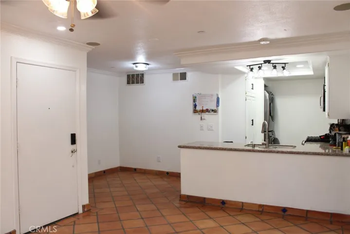 Kitchen & Dining Nook