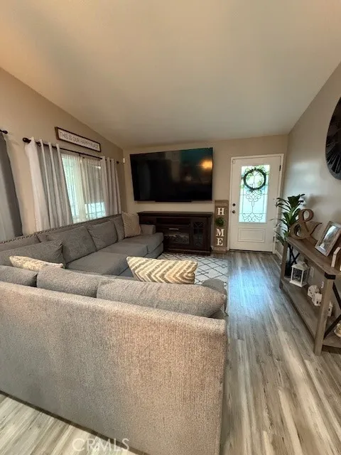 4207 Wind Stream, Jurupa Valley, California 92509 home-pic-6