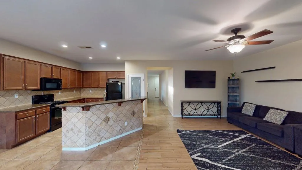 41126 Maxwell Court, Indio, California 92203 home-pic-9