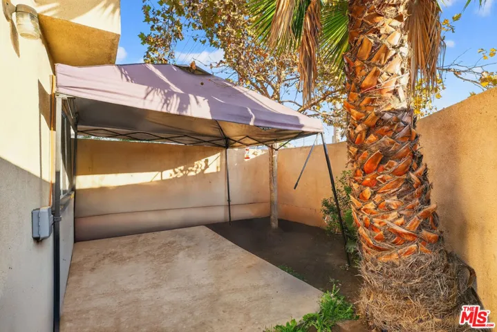 Outdoor Patio w/Furniture Virt