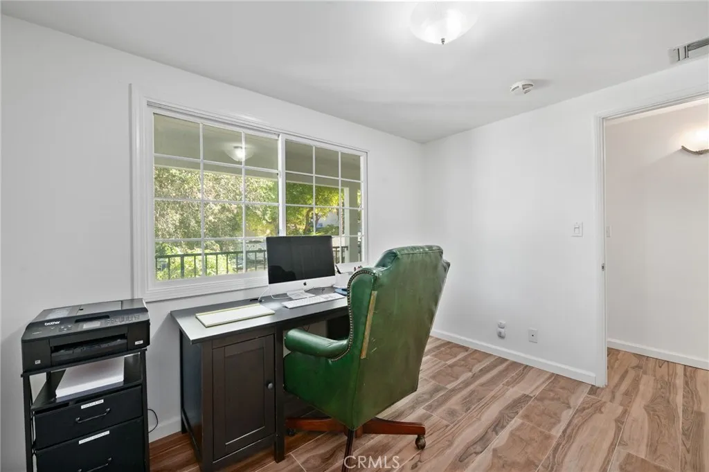 9729 Marcus Lane, Tujunga, California 91042 home-pic-23