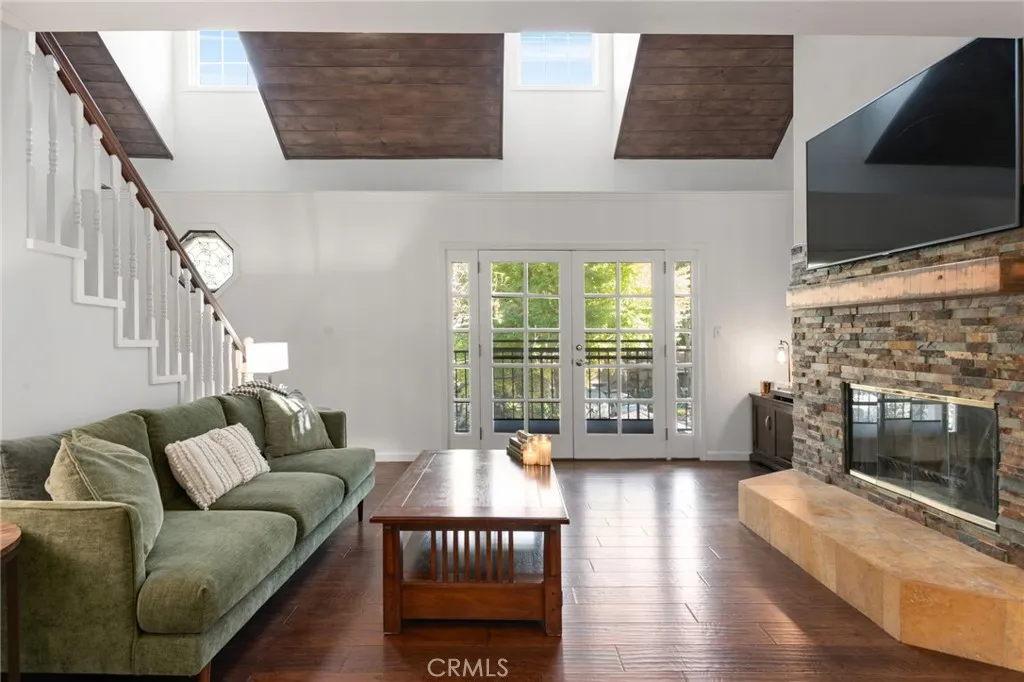 9729 Marcus Lane, Tujunga, California 91042 home-pic-10