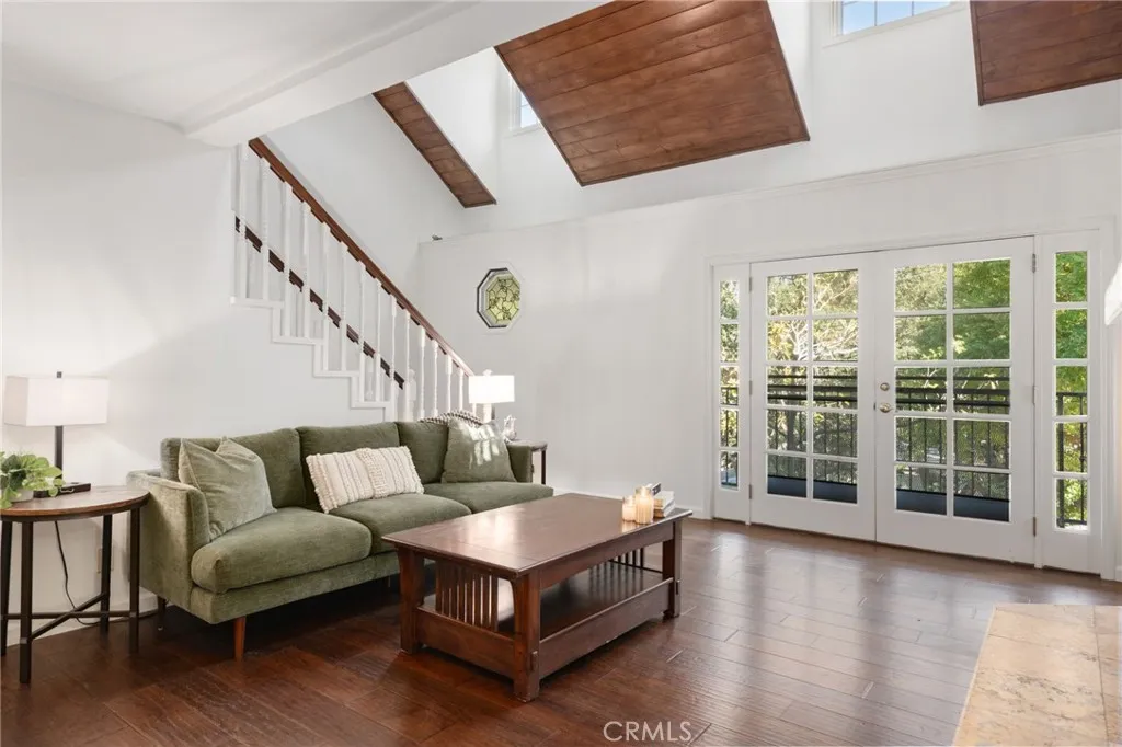 9729 Marcus Lane, Tujunga, California 91042 home-pic-11