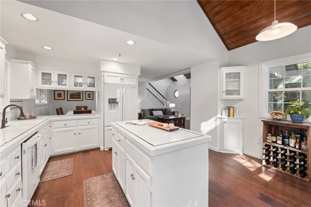9729 Marcus Lane, Tujunga, California 91042 home-pic-20