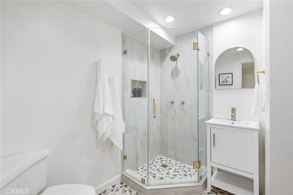 9729 Marcus Lane, Tujunga, California 91042 home-pic-24