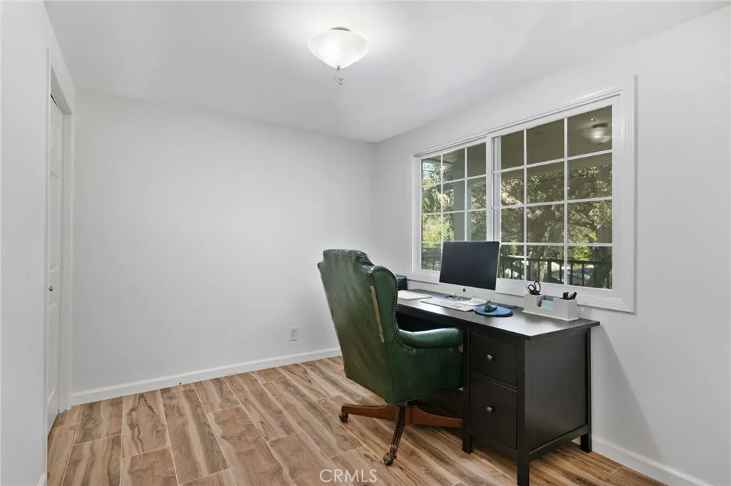 9729 Marcus Lane, Tujunga, California 91042 home-pic-22
